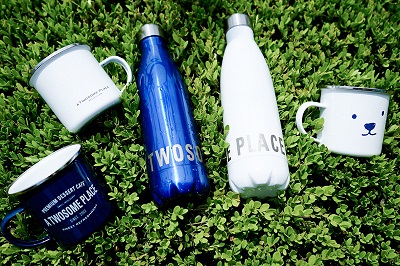 CJ푸드빌 투썸플레이스 여름시즌 한정 컵과 보틀 출시.jpg