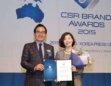 사진자료_맥도날드, &lsquo;2015 대한민국 사회공헌 브랜드 대상&rsquo;에서 '열린 채용' 대표 브랜드로 선정.JPG