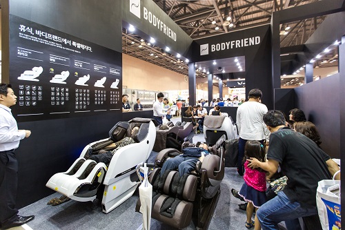 [보도사진] 온 가족의 추석 선물, 바디프랜드 안마의자!.jpg