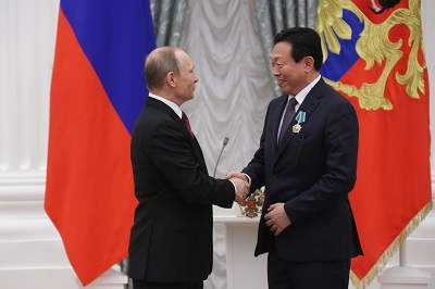 사진2) 롯데 신동빈 회장 러시아 우호훈장 수훈.jpg