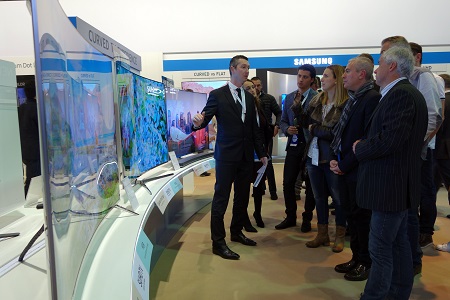 삼성 유럽포럼 2016 - 커브드 SUHD TV (1).jpg