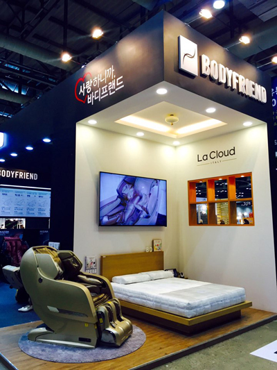 [보도사진]%20바디프랜드,%20제11회%20동아%20홈&amp;리빙페어서%20안마의자%20대거%20전시.jpg