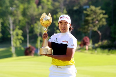 LF_헤지스골프 후원 김해림 선수 우승 사진(2).JPG