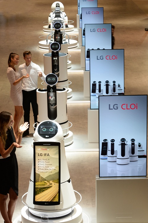 [사진3]IFA2018_LG 클로이 로봇.jpg
