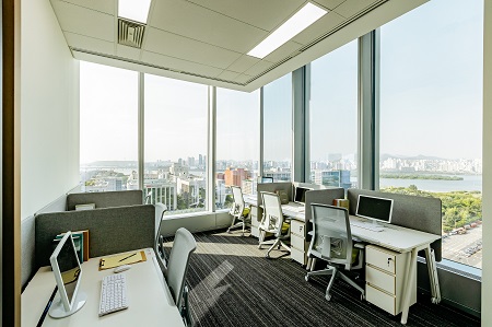 사진02 &ndash; &lsquo;The Smart Suites at IFC&rsquo; 내부.jpg
