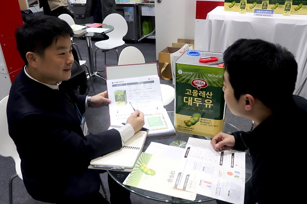 박람회 상담 모습.jpg