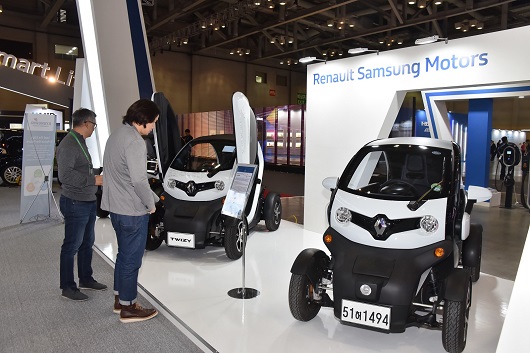 5. 르노삼성자동차가 11월 25일, 26일 양일간 부산 벡스코 1전시장에서 열리는 &lsquo;한-아세안 혁신성장 쇼케이스 2019&rsquo;에 초소형 전기차 르노 트위지를 전시한다.jpg