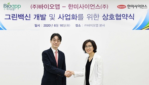 한미사이언스 임종윤 대표(왼쪽)와 바이오앱 손은주 대표