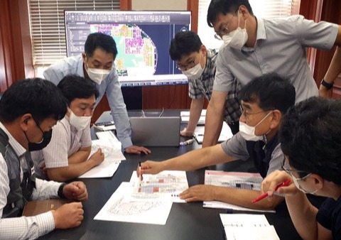 ▲우미건설 임직원들의 프리콘 회의 모습