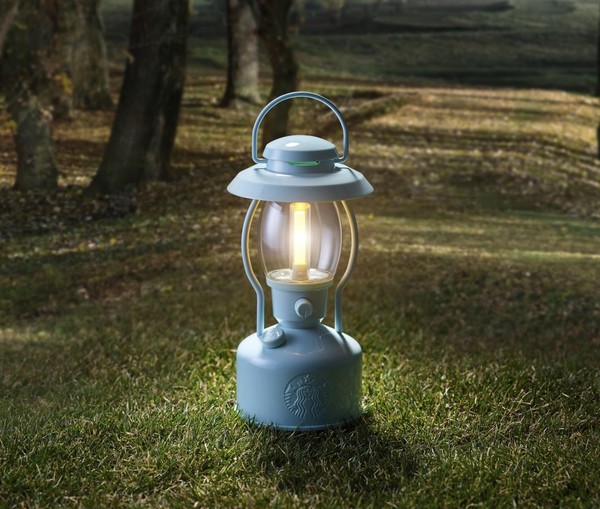 ▲스타벅스 e-프리퀀시 이벤트 사은품인 '스타벅스 나이트 싱잉 랜턴' 민트 블루