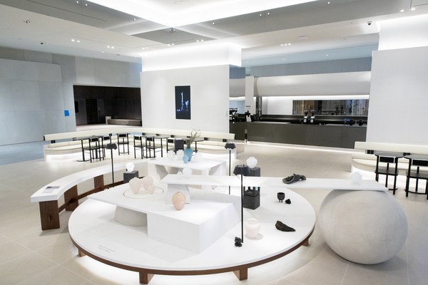 ▲유리공예 작가 안나리사의 작품 기획전이 A’lement 스토어에서 진행되고 있다