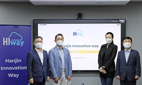 (왼쪽부터) 한진 류경표 경영관리총괄 대표이사, AWS 코리아 함기호 대표이사,한진 조현민 미래성장전략 및 마케팅 총괄 부사장, 한진 노삼석 사업총괄 대표이사