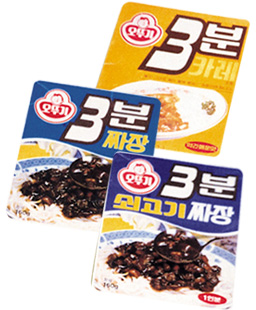 ▲국내 최초 레토르트 식품으로 출시된 오뚜기 3분요리(1981년 4월 22일 출시 당시 패키지 디자인)