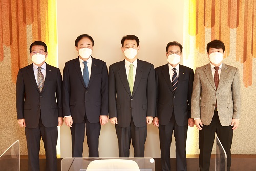 ▲ (왼쪽부터) 최창호 산림조합중앙회 회장, 임준택 수협중앙회 회장, 정은보 금융감독원장, 이성희 농협중앙회 회장, 김윤식 신협중앙회 회장