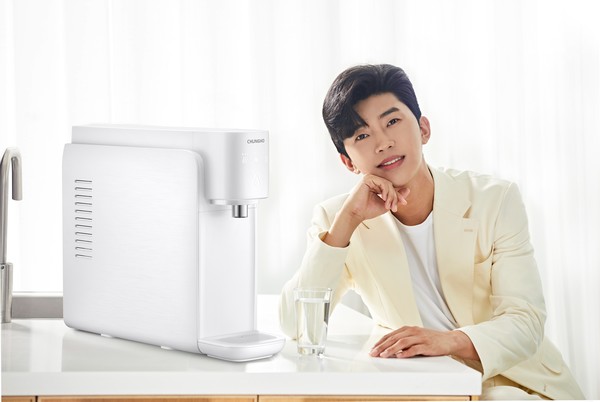 ▲'청호 자가관리 정수기 셀프'와 모델 임영웅