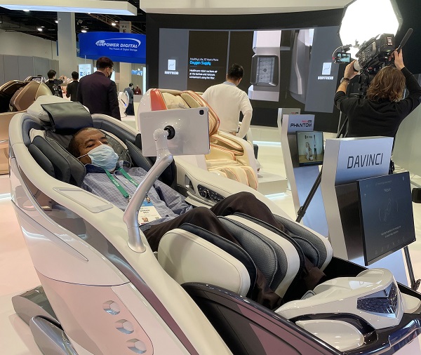 체성분 측정 기능이 적용된 '다빈치' 안마의자