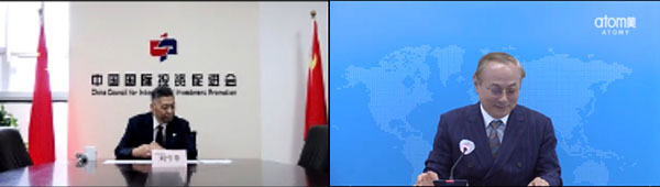 ▲Liu ZuoZhang 중국국제투자촉진위원회 부회장(왼쪽)과 박한길 애터미 회장(오른쪽)