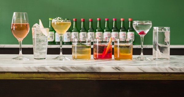 ▲영국 쓰리시츠(Threesheets) 바에서 선보인 블러섬 마티니, 올드 패션드, 시소플럼 등 진로칵테일 8종