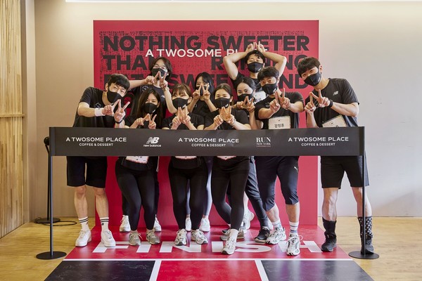 ▲투썸플레이스는 2022 뉴발란스 NBRC 러닝 이벤트 공식 파트너사로 참가했다고 23일 밝혔다
