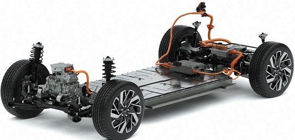 현대제철에서 생산한 감속기 기어용 합금강이 적용된 E-GMP(모듈형 전기차 전용 플랫폼)