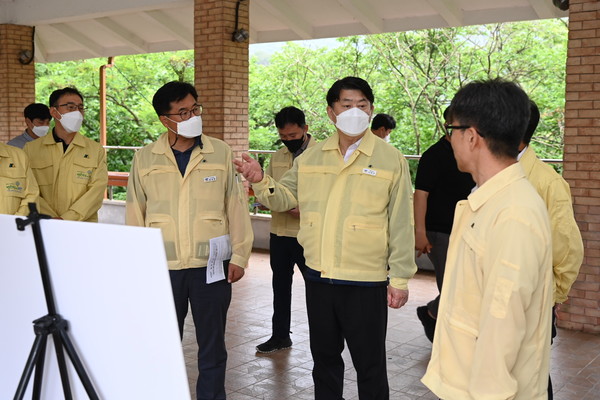이한규 경기도 행정2부지사(왼쪽에서 세 번째)