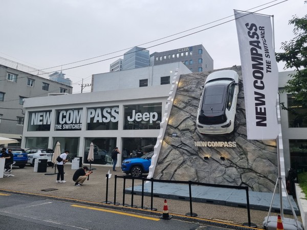 ▲ 스텔란티스코리아는 23일 서울 성수동 소재 카페에서 ‘뉴 컴패스’ 출시 행사를 열었다.