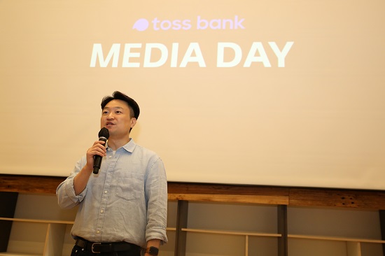 ▲ 홍민택 토스뱅크 대표가 28일 오후 열린 기자간담회에서 발언하고 있다.