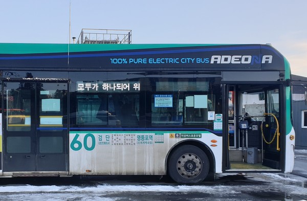 ▲버스 유리창 디지털 사이니지