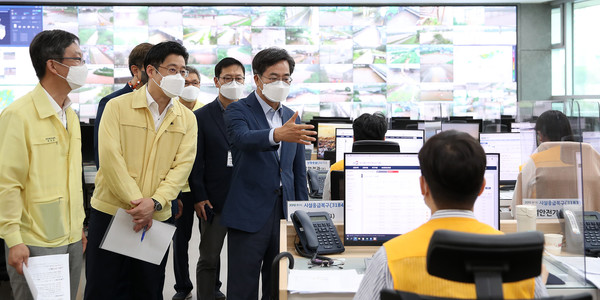 김동연 당선인(사진 가운데)