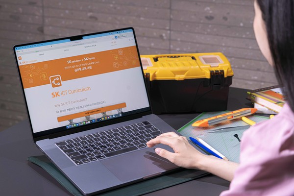 ▲SK ICT 커리큘럼을 통해 학습하고 있는 모습