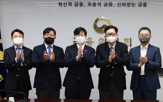 ▲ 김소영 금융위원회 부위원장이 10일 오후 서울 종로구 정부서울청사 금융위원회 대회의실에서 제4기 옴부즈만 위촉을 위한 첫 회의를 열어 5명의 옴부즈만을 위촉했다.