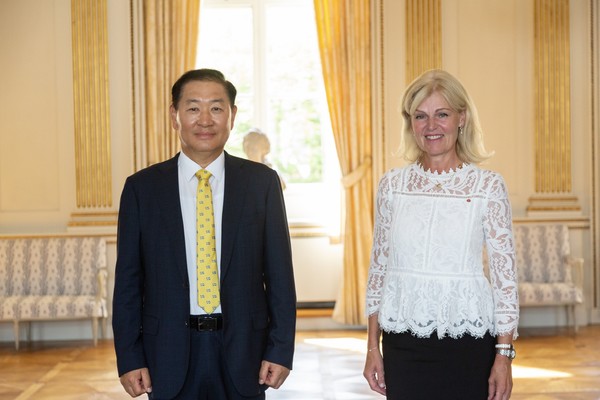 ▲ 삼성전자 한종희 부회장, 스웨덴 안나 할베리 통상장관