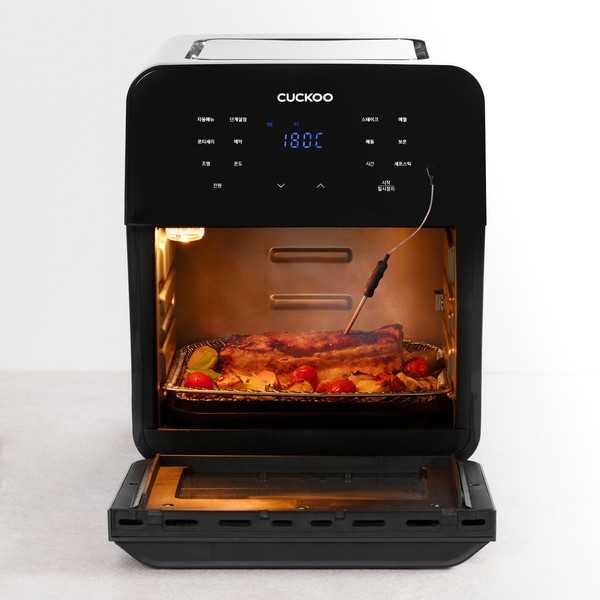 ▲쿠쿠전자 오븐형 에어프라이어(CAFO-A1410TB)와 셰프스틱