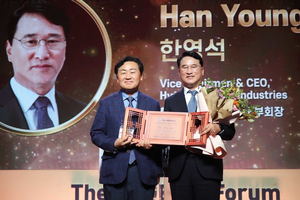 김관영 전북도지사(왼쪽), 현대중공업 한영석 대표이사 부회장