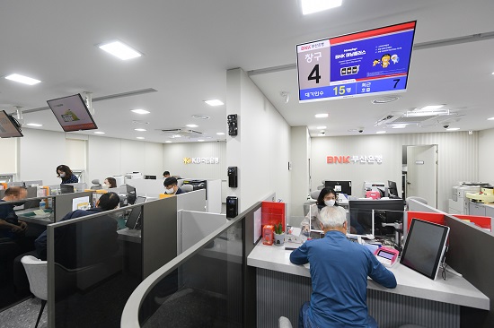 ▲ KB국민은행-BNK부산은행 공동점포 내부