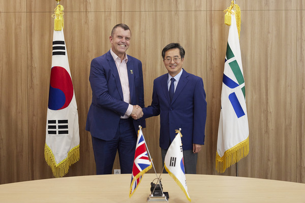 나이젤 토핑 기후대사(왼쪽), 김동연 경기도지사