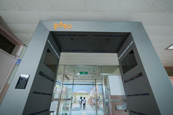 보라매초등학교에 설치된 스마트 에어샤워