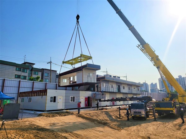 리버센 SK뷰 롯데캐슬 건설현장 모듈러 사무실 설치 모습