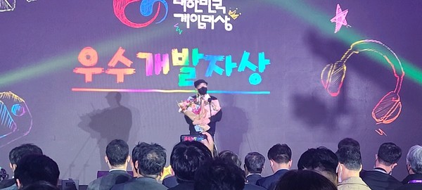 ▲우수개발자상을 수상한 김용하 넥슨 PD