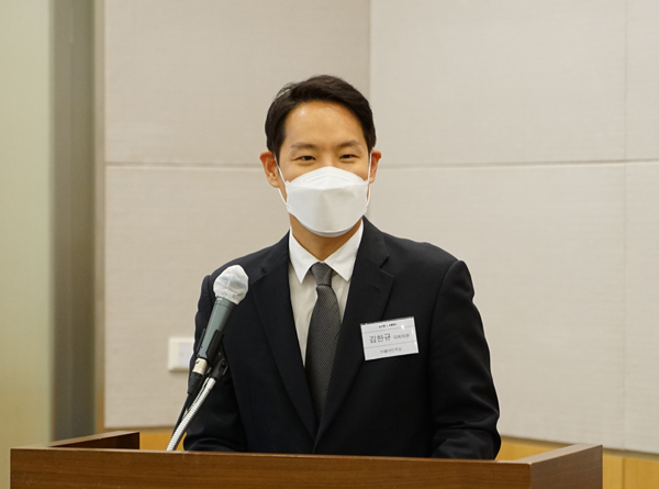 ▲ 김한규 더불어민주당 국회의원이 22일 오후에 열린 '금융소비자보호법 보완을 위한 기획 세미나'에서 축사를 하고 있다. 