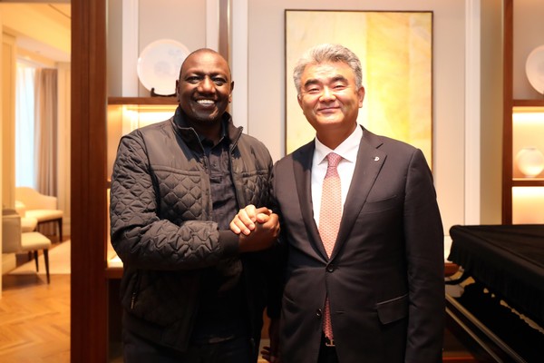 ▲ 지난 24일 정원주 중흥그룹 부회장이 윌리엄 루토(William Ruto) 케냐 대통령을 예방해 원자력 등 사업 논의를 진행했다