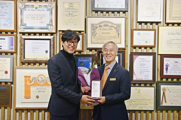 ▲(왼쪽부터) NS홈쇼핑 커뮤니케이션 본부 김용만 상무, 한식조리박물관 최수근 관장