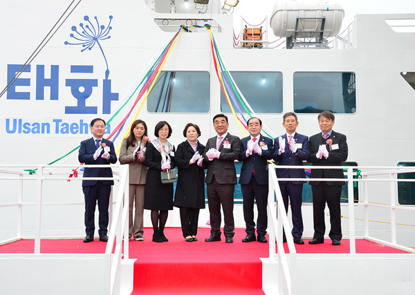 사진 왼쪽 첫번째 김형관 현대미포조선 사장, 다섯번째부터 김두겸 울산시장, 김기환 울산시의회 의장, 안효대 울산시 경제부시장, 김재균 울산항만공사 사장