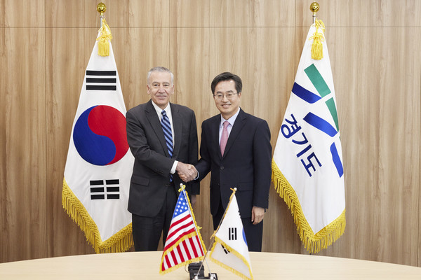 필립 골드버그 주한 미국대사(왼쪽), 김동연 경기도지사