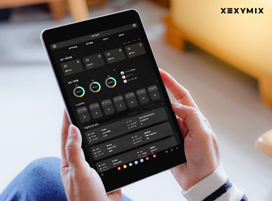 ▲ 태블릿PC로 전송된 실시간 생산관리 프로그램을 확인하는 모습.