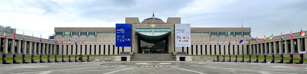 ▲ 부영그룹에서 기증한 용산 전쟁기념관 평화의 광장 내 참전비