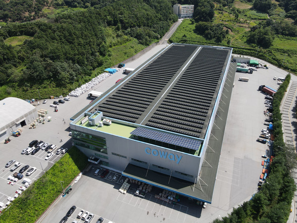 유구 물류센터 지붕에 설치된 태양광 발전소