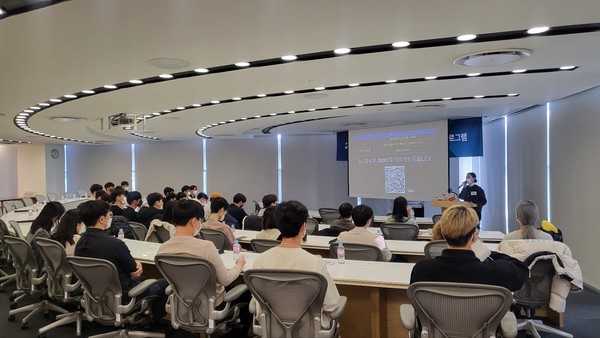 ▲서울대학교 기업탐방 프로그램을 진행 중인 모습.