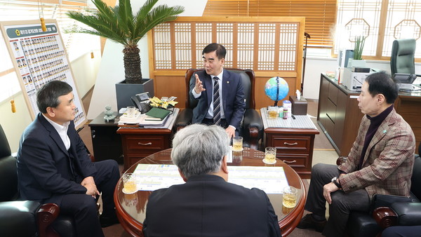 ▲염종현 의장이 회의를 진행하고 있다.