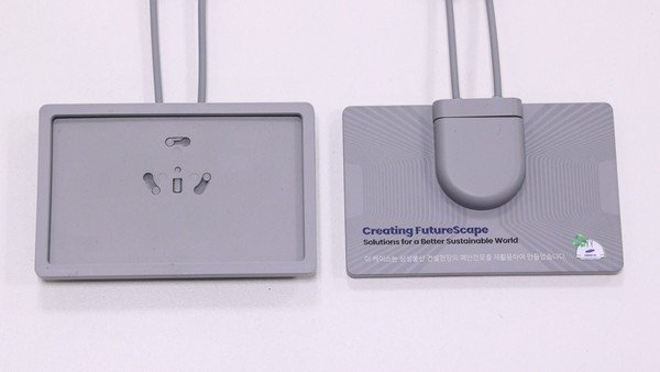 ▲ 폐안전모를 재활용해 제작된 사원증 케이스